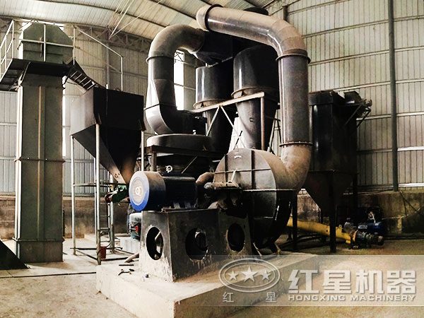 活性炭雷蒙機(jī)作業(yè)現(xiàn)場