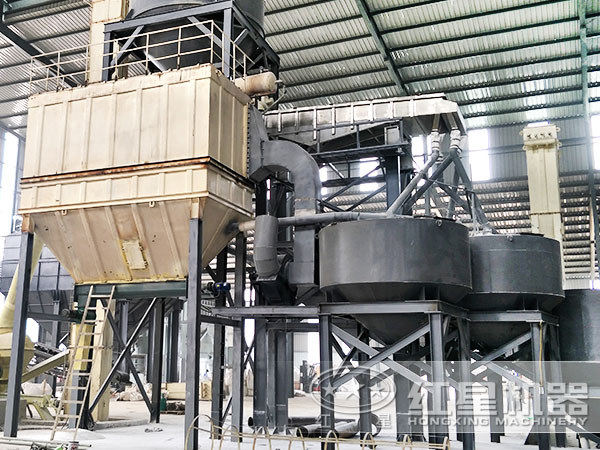 鈣石磨粉機作業(yè)現(xiàn)場