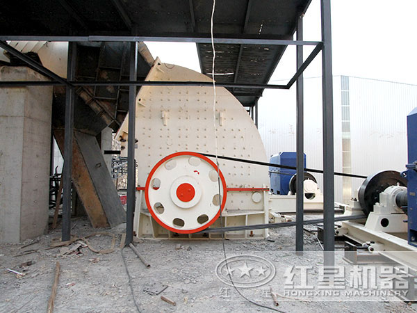 重錘式破碎設(shè)備現(xiàn)場圖