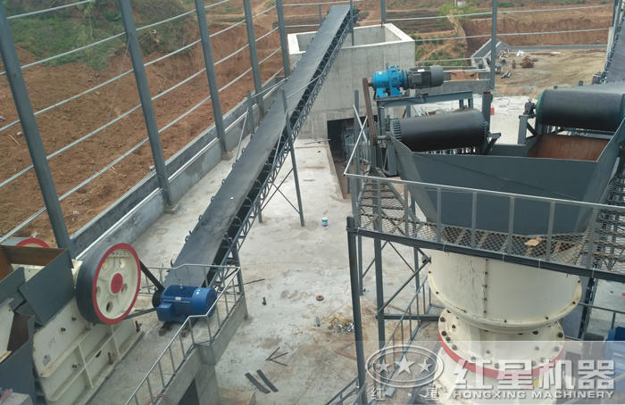 時(shí)產(chǎn)150噸毛石碎石機(jī)設(shè)備現(xiàn)場(chǎng)作業(yè) 時(shí)產(chǎn)150噸毛石碎石機(jī)設(shè)備現(xiàn)場(chǎng)作業(yè)