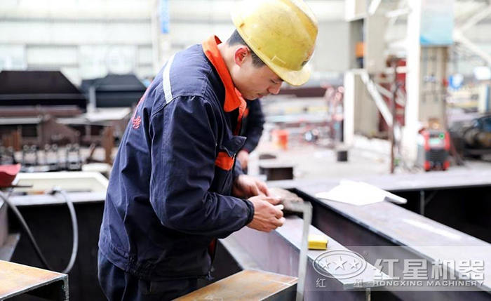 認(rèn)真、精細(xì)是紅星工作人員對(duì)設(shè)備的高標(biāo)準(zhǔn)