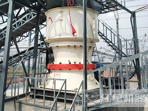 大型生產(chǎn)線中的單缸圓錐式破碎機(jī)