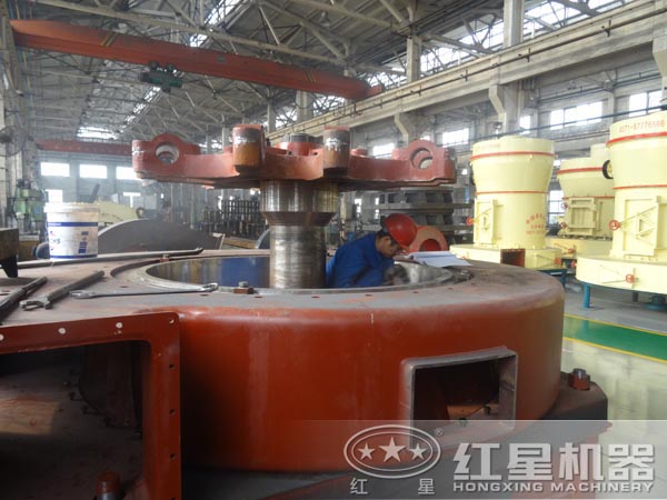 新型環(huán)保雷蒙磨生產車間