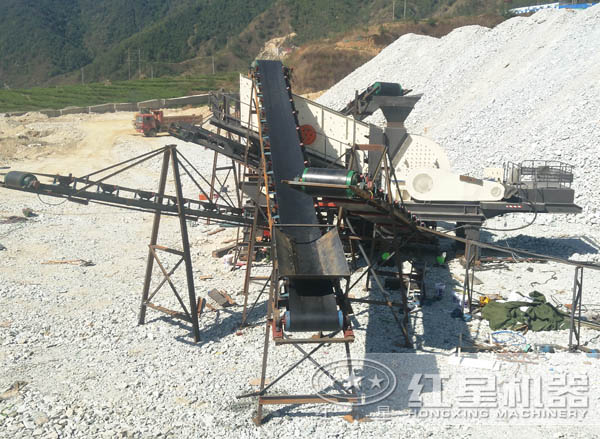 移動(dòng)破碎站工作現(xiàn)場(chǎng)