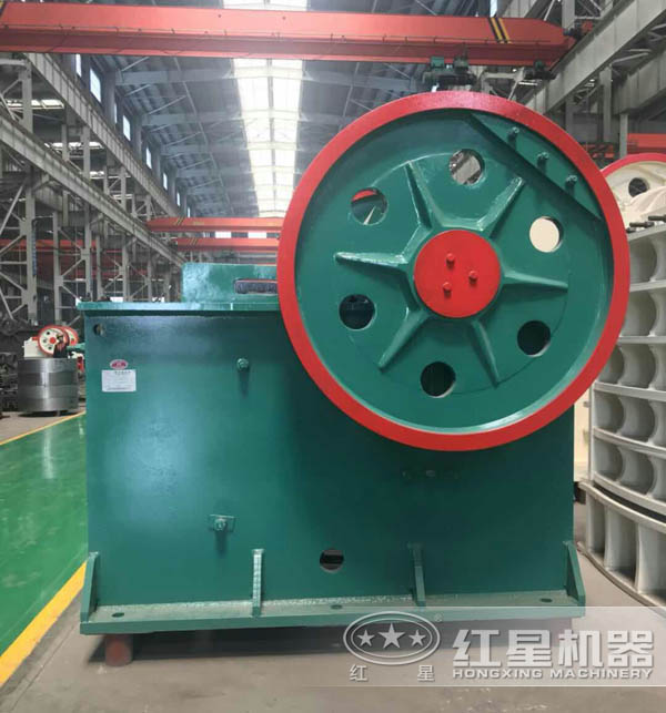 69顎式破碎機(jī)廠區(qū)