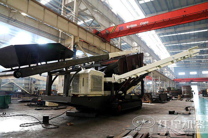 大型履帶移動液壓破碎機生產(chǎn)廠房