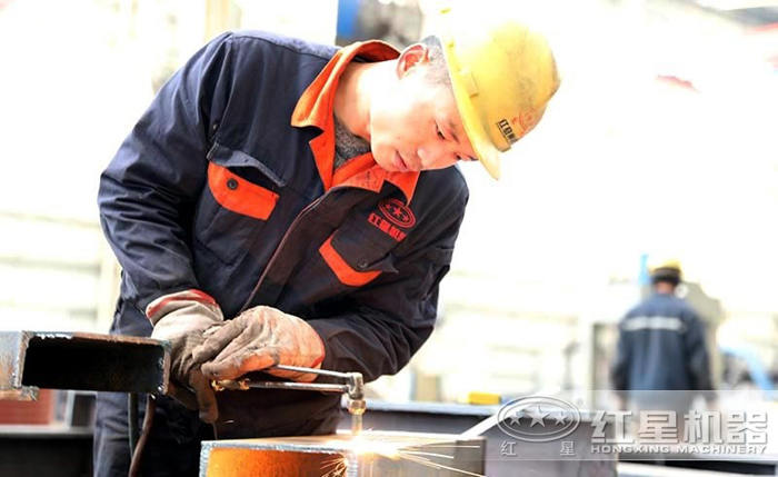 專業(yè)的設(shè)備生產(chǎn)員