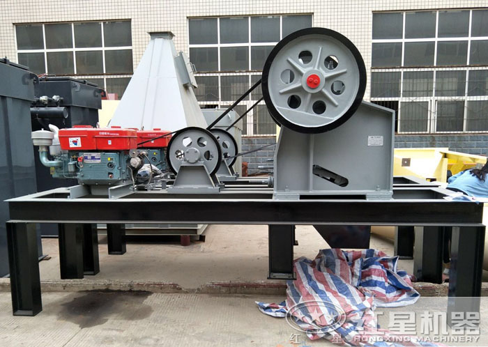 小型柴油顎式破碎機(jī)