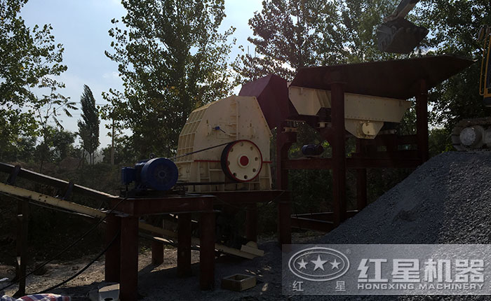 錘式碎石機(jī)現(xiàn)場(chǎng)作業(yè)圖