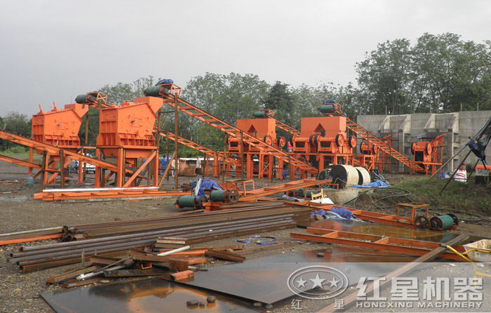 沙石料加工整套生產(chǎn)線現(xiàn)場(chǎng)作業(yè)圖