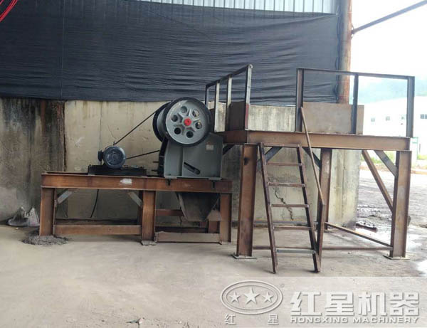 小型PE-150×250顎破機(jī)現(xiàn)場(chǎng)安裝