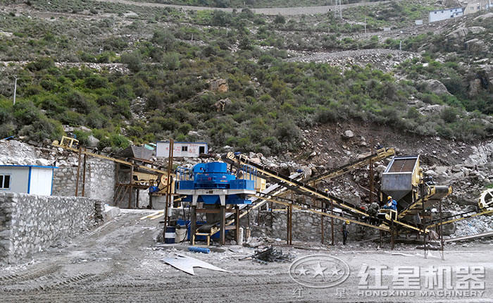 石子加工機(jī)現(xiàn)場(chǎng)作業(yè)圖