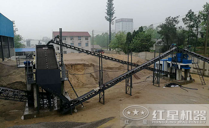 河料打沙機(jī)_碎石機(jī)現(xiàn)場(chǎng)作業(yè)