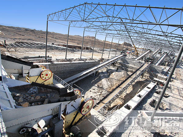 紅星河北客戶大型石料破碎生產(chǎn)線現(xiàn)場 紅星河北客戶大型石料破碎生產(chǎn)線現(xiàn)場