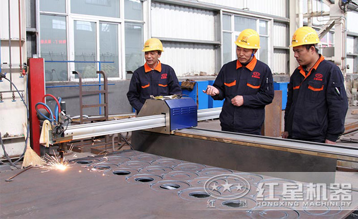 紅星工人生產(chǎn)作業(yè)現(xiàn)場(chǎng)