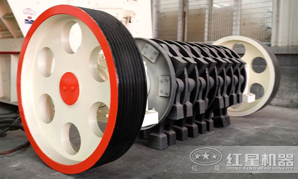 重錘式碎石機(jī)內(nèi)部轉(zhuǎn)子、板錘