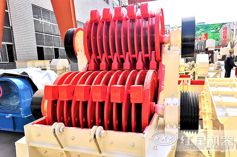 無篩底雙級破碎機(jī)上下轉(zhuǎn)子