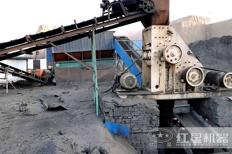 雙級破碎機(jī)作業(yè)現(xiàn)場