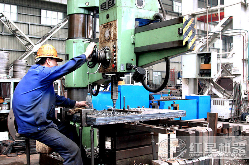 紅星技術(shù)工人作業(yè)實(shí)拍