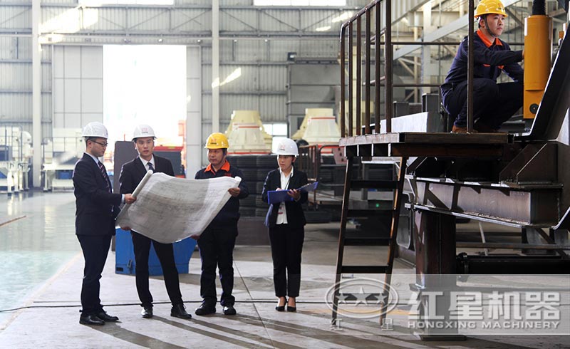 紅星技術(shù)人員親自指導(dǎo)工人操作 紅星技術(shù)人員親自指導(dǎo)工人操作