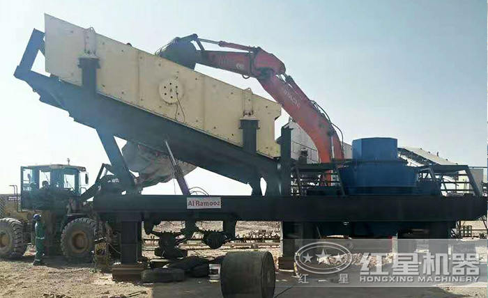 移動卵石破碎機(jī)作業(yè)現(xiàn)場 移動卵石破碎機(jī)作業(yè)現(xiàn)場