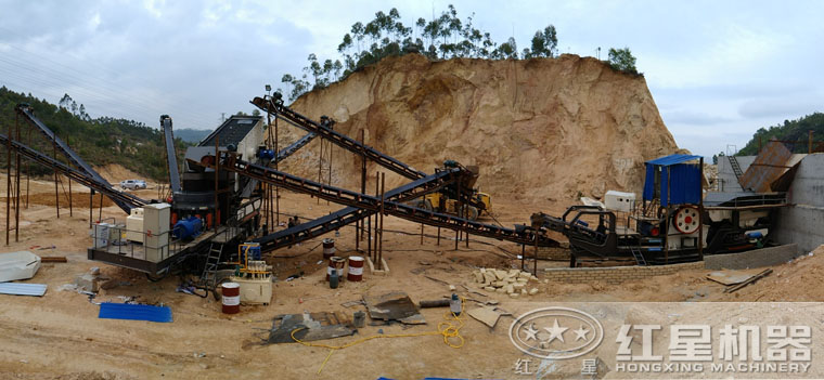 移動顎式破碎站和移動圓錐破碎站雙機協(xié)作工作現(xiàn)場