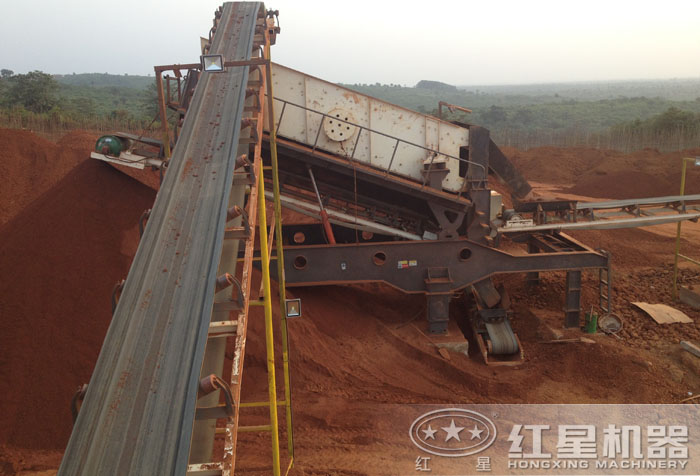 移動篩分站篩分現(xiàn)場