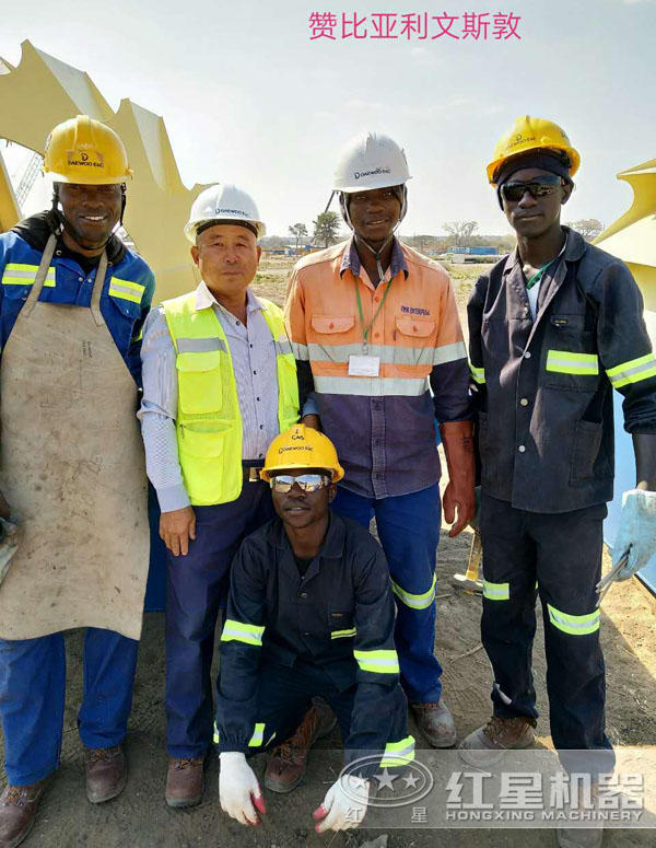 選比亞利文斯敦客戶洗砂機(jī)安裝完畢留念