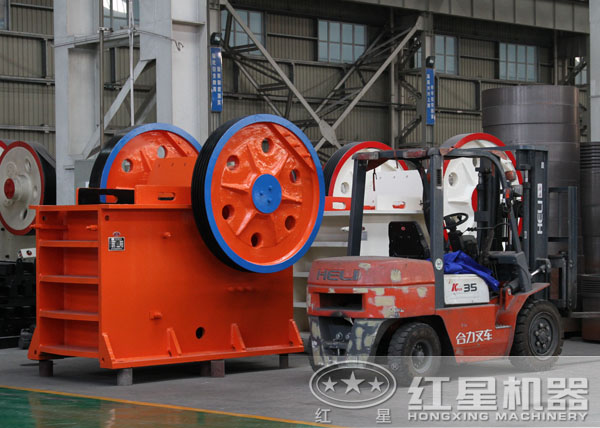 顎式石頭破碎機(jī)準(zhǔn)備發(fā)貨 顎式石頭破碎機(jī)準(zhǔn)備發(fā)貨