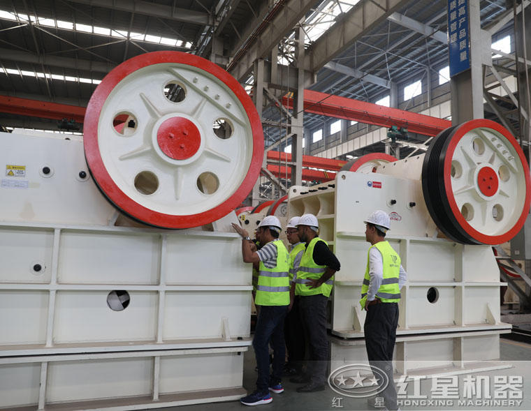 印度客人來(lái)公司車間參觀寫實(shí)