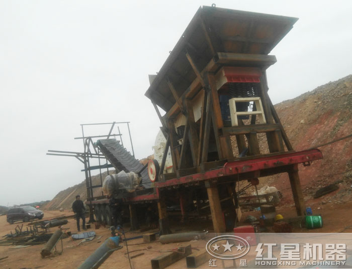 移動(dòng)重錘式破碎篩分站安裝現(xiàn)場(chǎng)