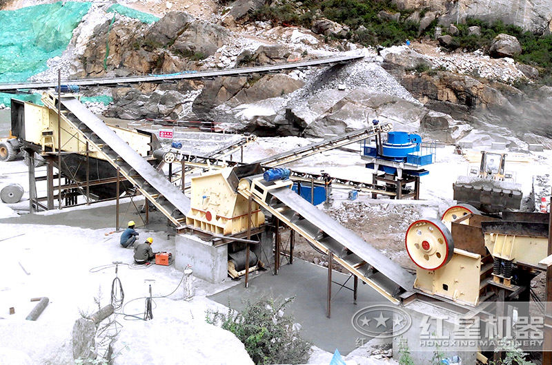 時(shí)產(chǎn)150噸反擊式破碎機(jī)施工現(xiàn)場(chǎng)