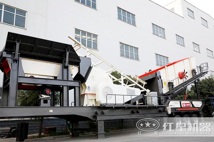 三橋輪胎下的移動(dòng)粉碎機(jī) 三橋輪胎下的移動(dòng)粉碎機(jī)