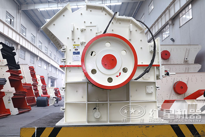 細(xì)碎制砂機(jī)外形側(cè)面展示