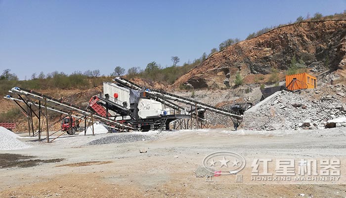 車載式石子磕碎機就地作業(yè)現(xiàn)場