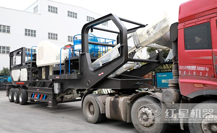 移動式煤矸石粉碎機(jī)可以隨時轉(zhuǎn)場 移動式煤矸石粉碎機(jī)可以隨時轉(zhuǎn)場