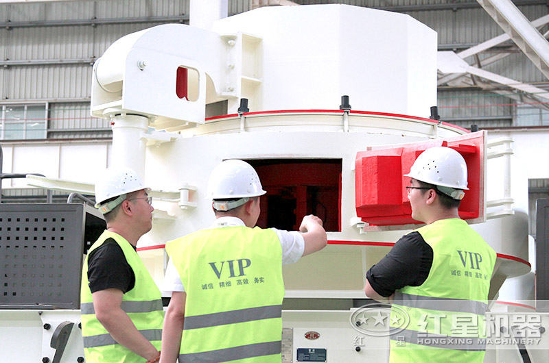 用戶到車間參觀紅星制沙機