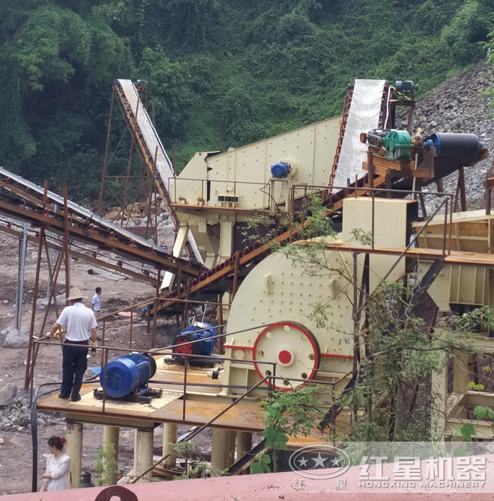 重錘式破碎機作業(yè)現(xiàn)場