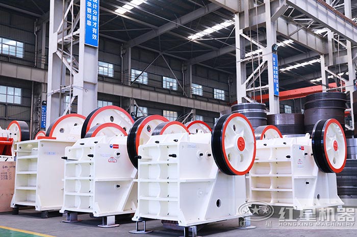 粗碎設(shè)備～顎式破碎機(jī)