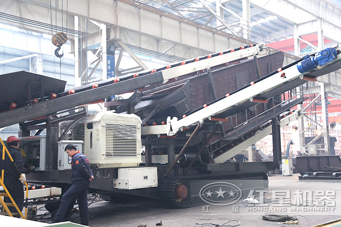 履帶式正在安裝柴油機(jī)作業(yè)中