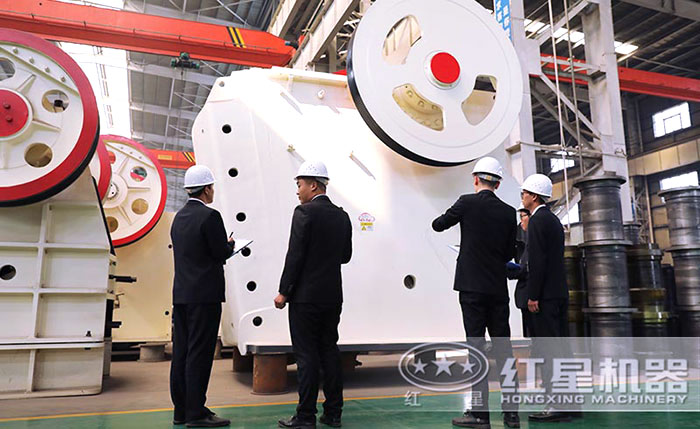 紅星鄂式破碎機車間