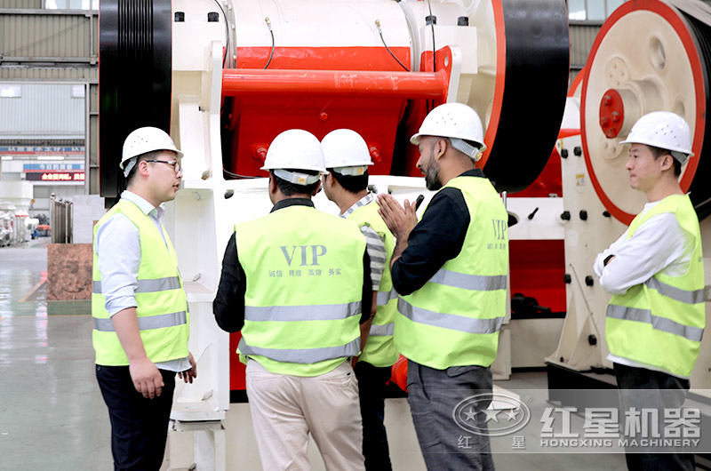 紅星石頭破碎設(shè)備車(chē)間現(xiàn)貨供應(yīng) 紅星石頭破碎設(shè)備車(chē)間現(xiàn)貨供應(yīng)