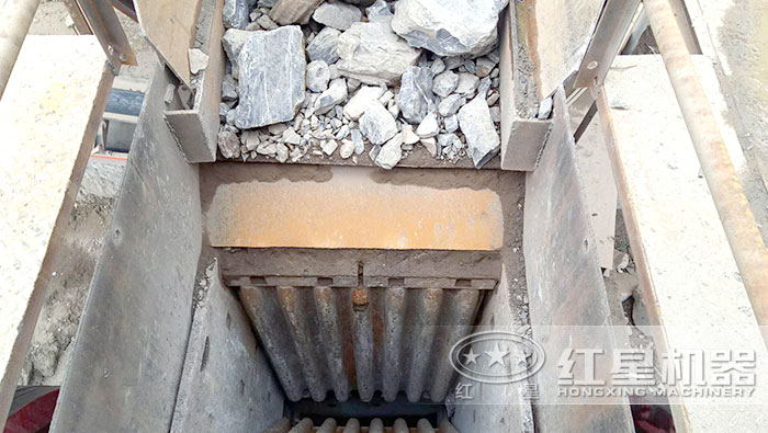 鄂式破碎機(jī)進(jìn)料口展示