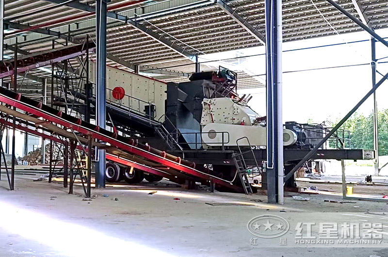 輪胎式礦山破碎機(jī)就地作業(yè)