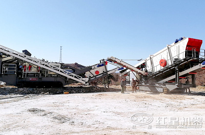 履帶式礦山破碎機(jī)施工現(xiàn)場
