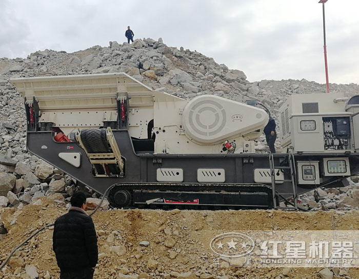 新型移動(dòng)顎式破碎站