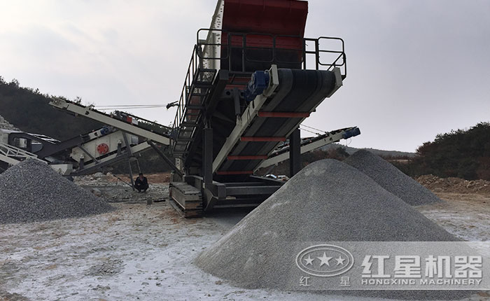 履帶移動制沙機