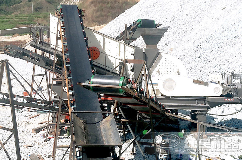 搭在重錘式破碎機施工作業(yè)