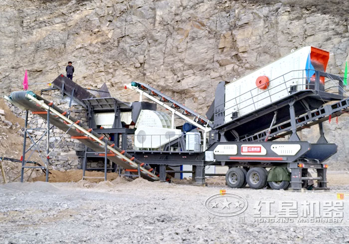 重錘式破碎機(jī)搭在移動(dòng)破碎機(jī)