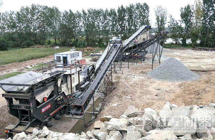 移動碎石設(shè)備搭載鄂式破碎機